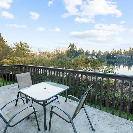 Casa Bella Homes - Top Floor 2-Br 1 Bath Condo, Centrally Located Federal Way Exterior photo
