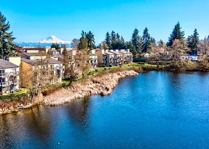 Casa Bella Homes - Top Floor 2-Br 1 Bath Condo, Centrally Located