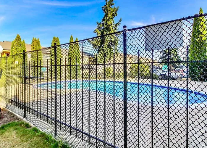 Casa Bella Homes - Top Floor 2-Br 1 Bath Condo, Centrally Located