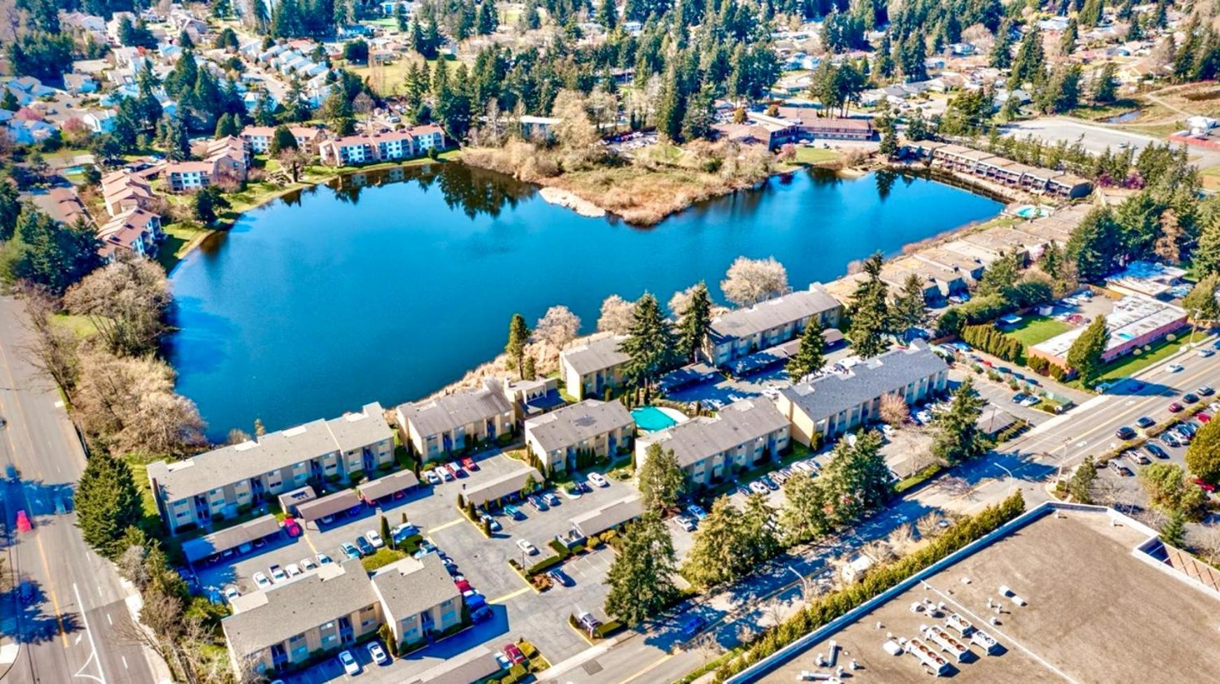 Casa Bella Homes - Floor 2-br 1 Bath Condo, Centrally Located Apartment *