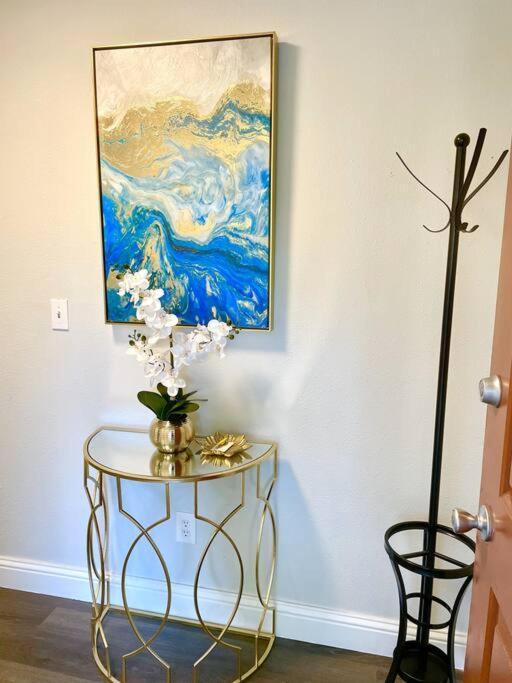 Casa Bella Homes - Floor 2-br 1 Bath Condo, Centrally Located Apartment Federal Way