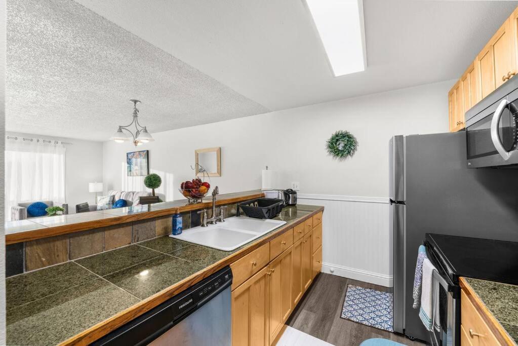 Casa Bella Homes - Floor 2-br 1 Bath Condo, Centrally Located *