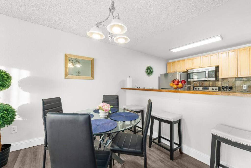 Casa Bella Homes - Floor 2-br 1 Bath Condo, Centrally Located Apartment *