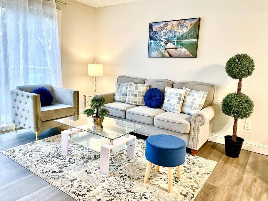 Casa Bella Homes - Floor 2-br 1 Bath Condo, Centrally Located * Federal Way