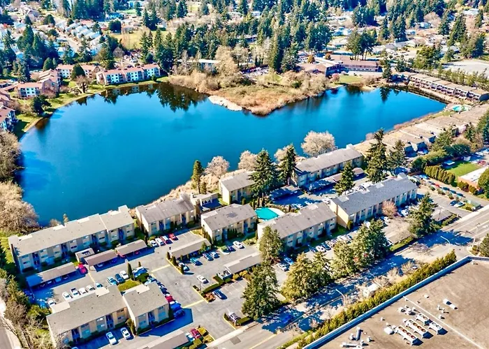 Casa Bella Homes - Top Floor 2-Br 1 Bath Condo, Centrally Located